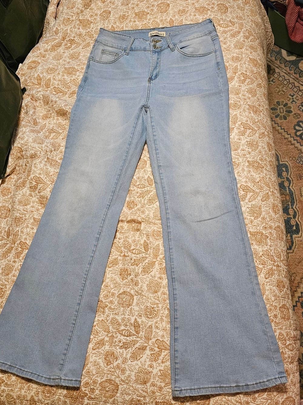 Light Wash High-Rise Flare Jeans - Avanti